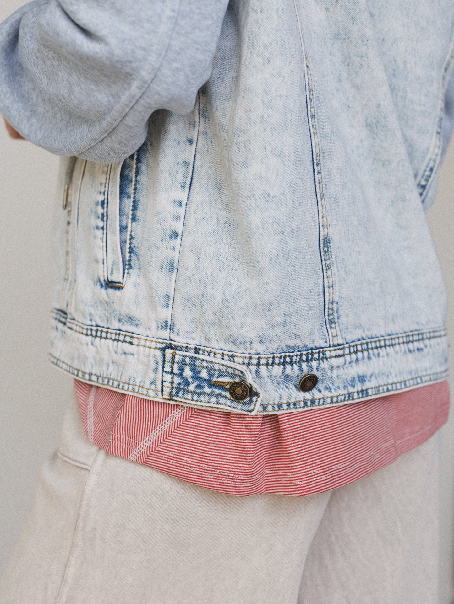 The Nest My Boyfriends Denim Jacket - Blue Light Wash