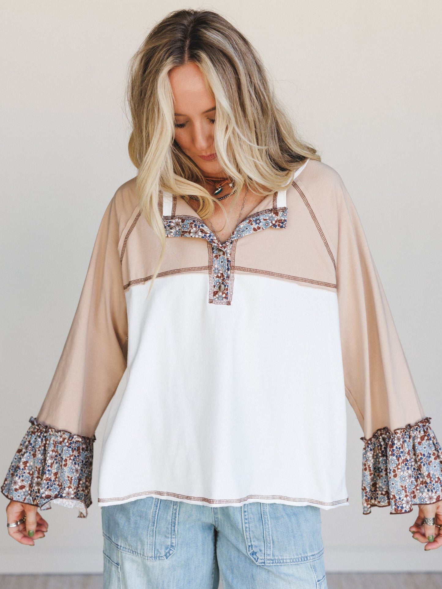 The Nest Honey Bloom Top - Taupe Off White