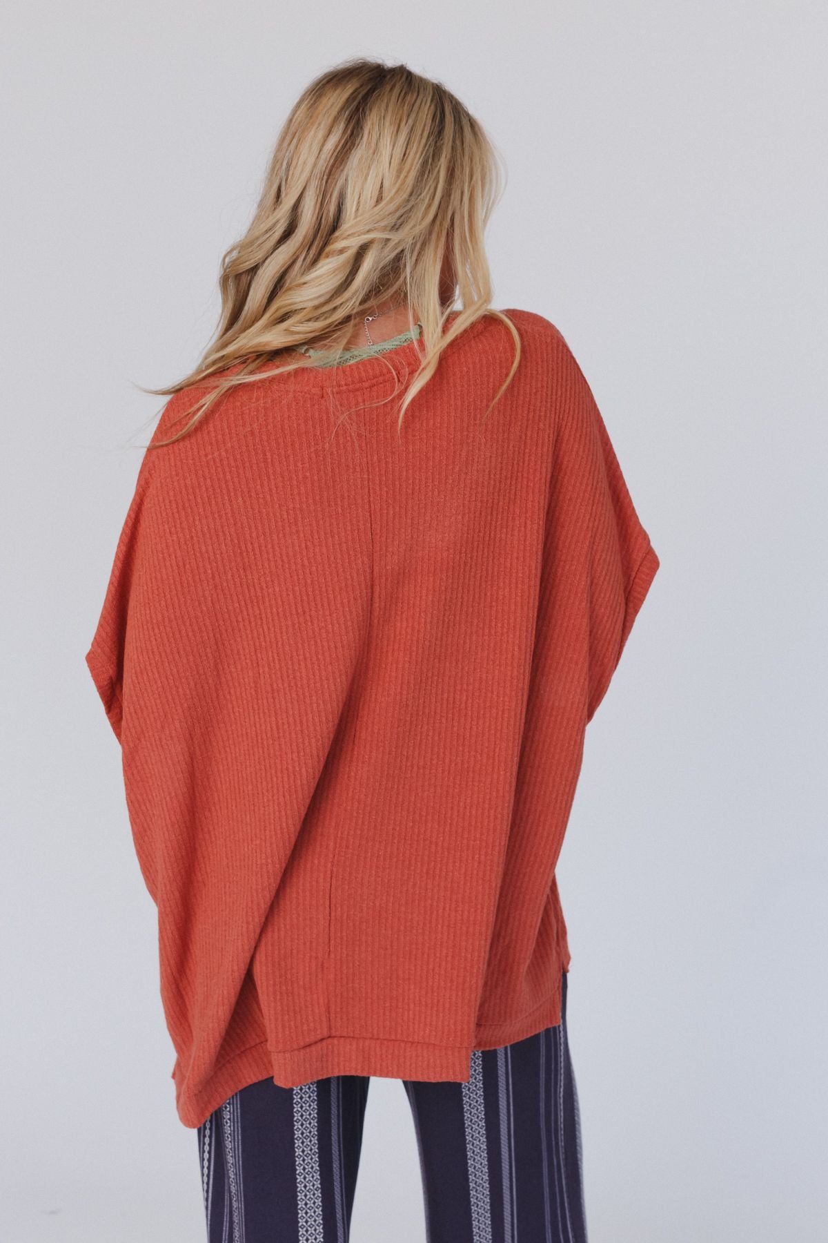 The Nest Rowan Oversized Ribbed Knit Top - Brick