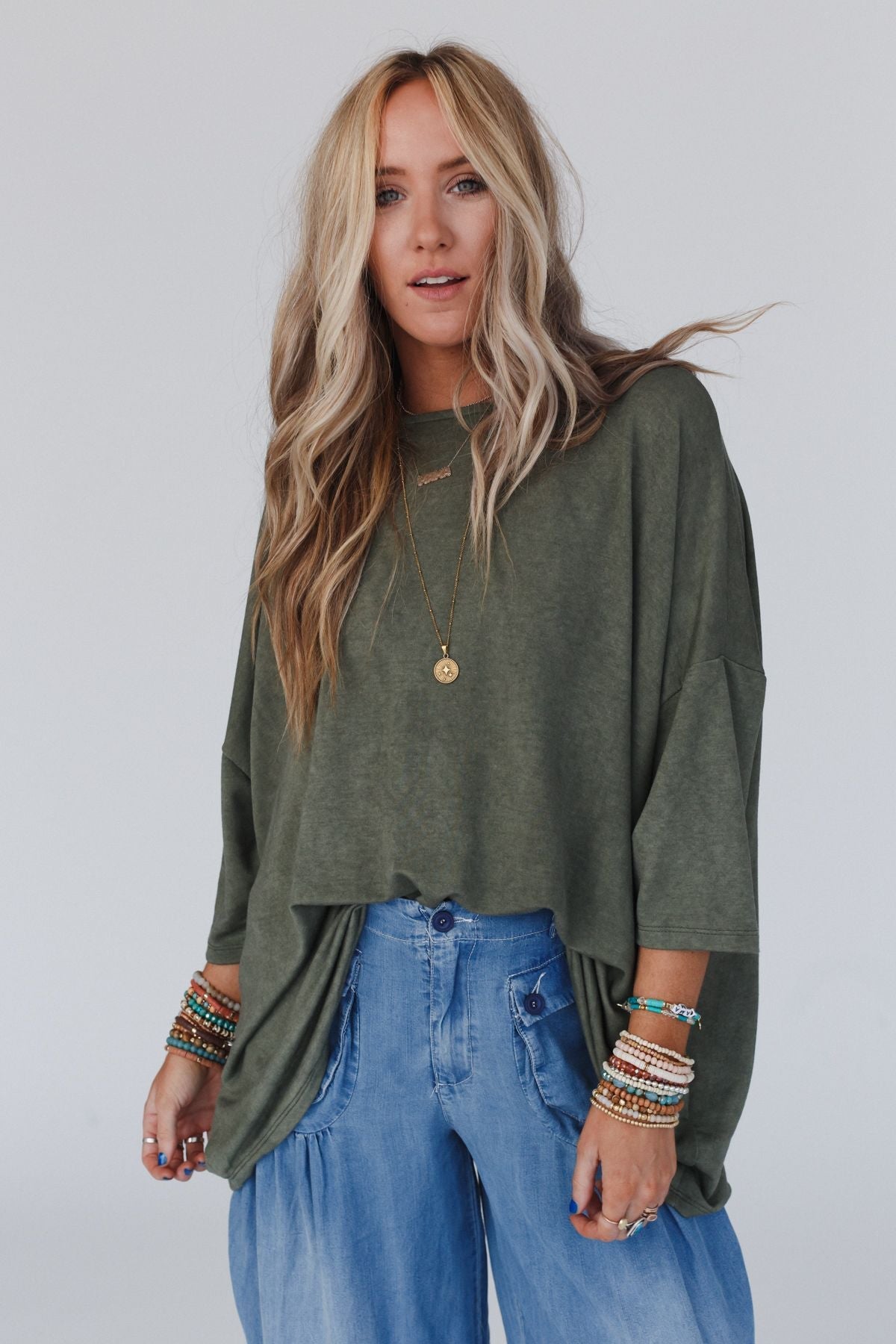 The Nest Sunday Stroll Oversized Tee - Olive